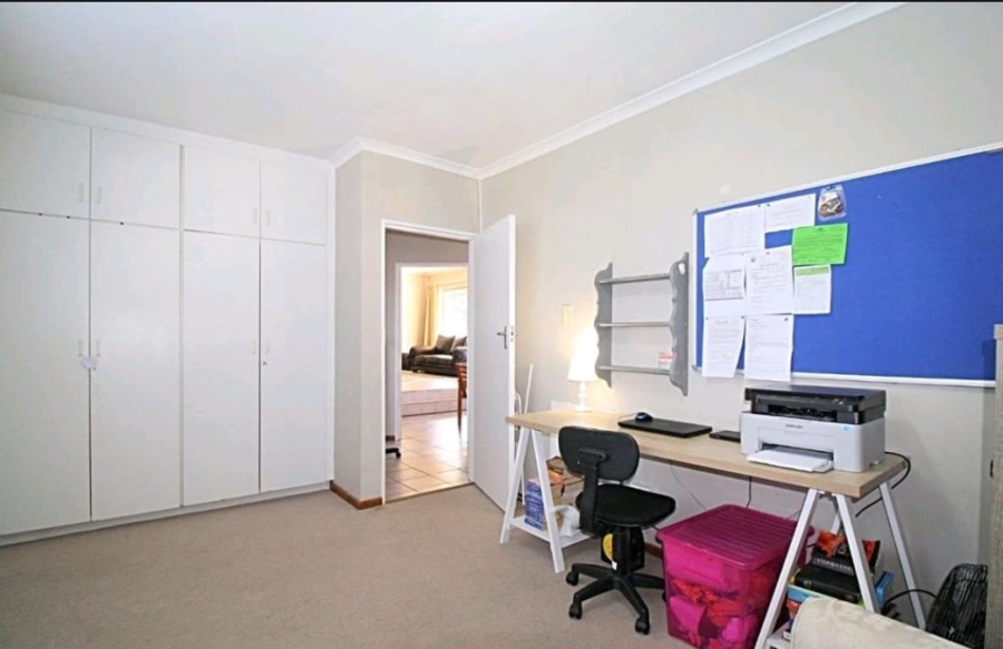 To Let 3 Bedroom Property for Rent in Heldervue Western Cape